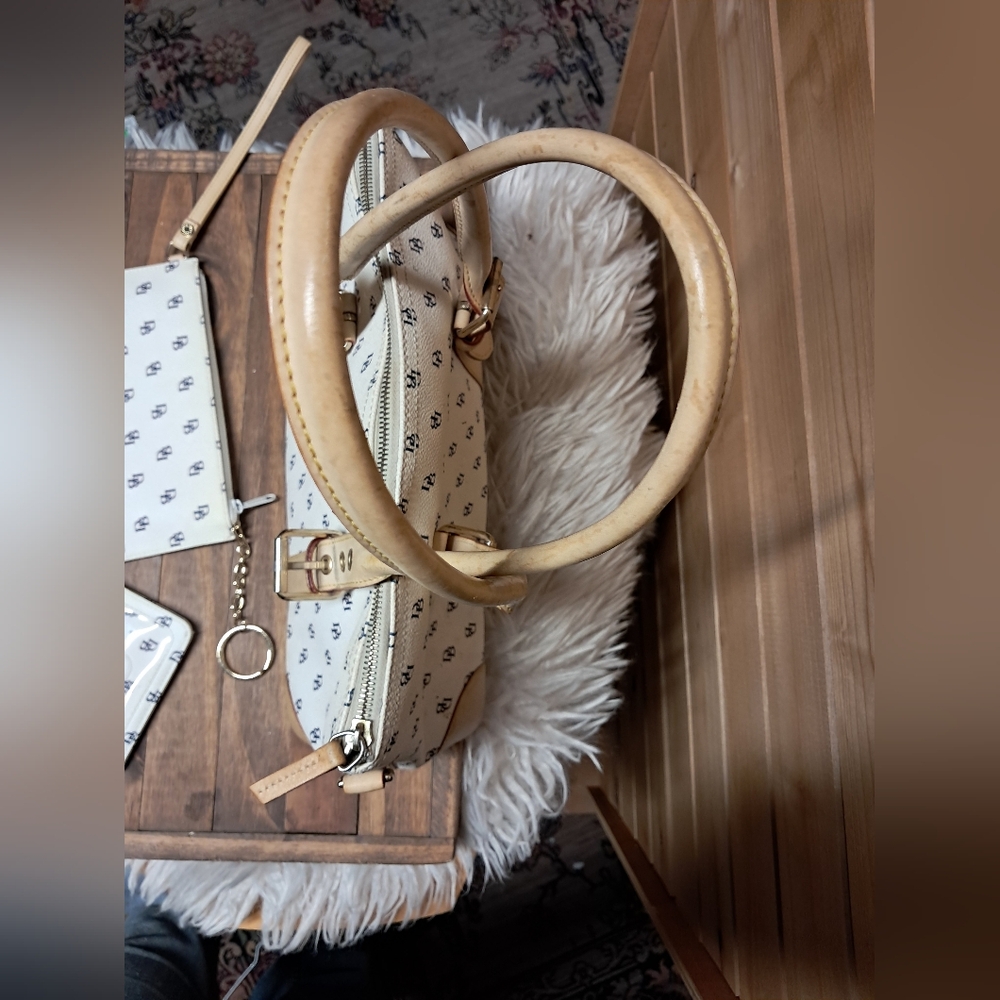 Vintage Dooney & Bourke Domed Satchel And Matching Accessories - Picture 6 of 10